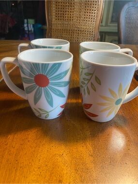Corelle Happy Days 12 oz Porcelain Coffee Mugs- Set of 4